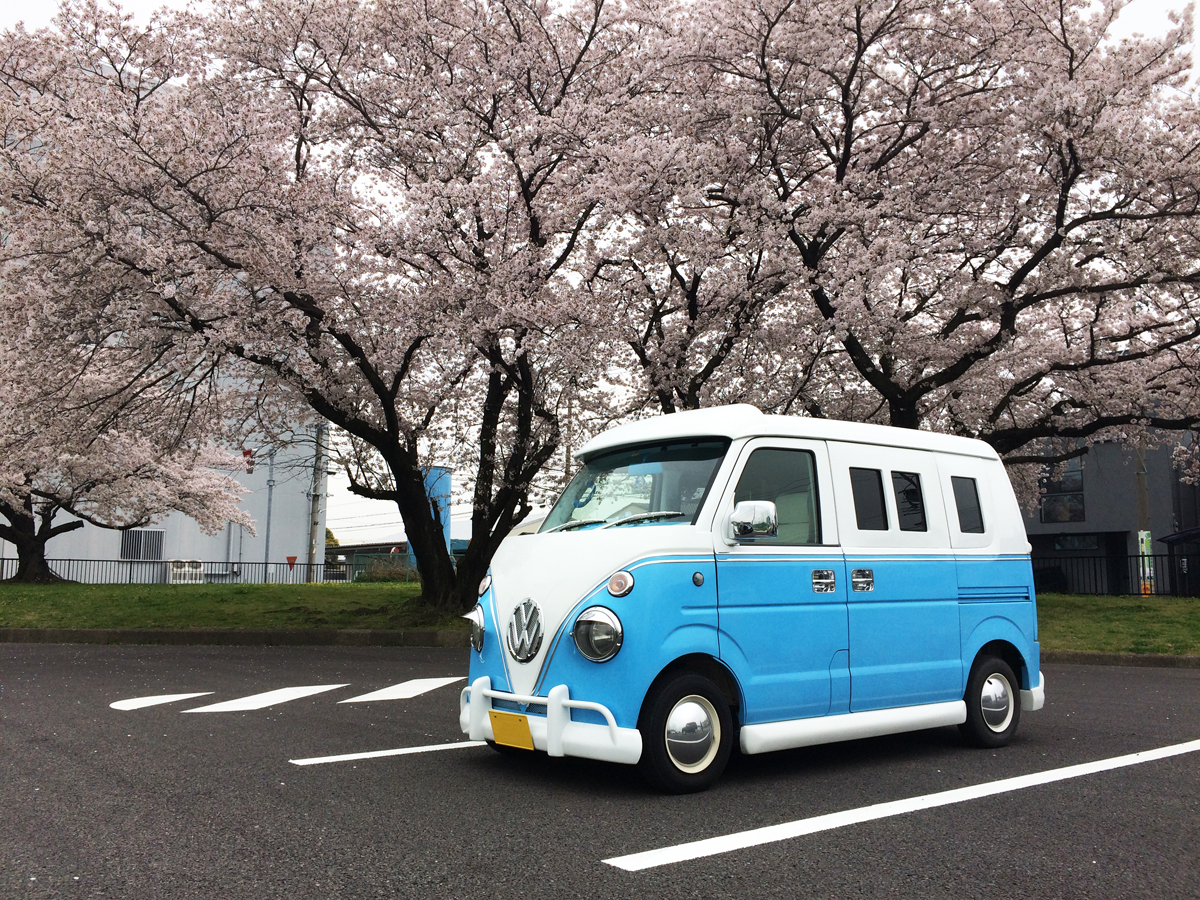 ワーゲンバス仕様と満開の桜